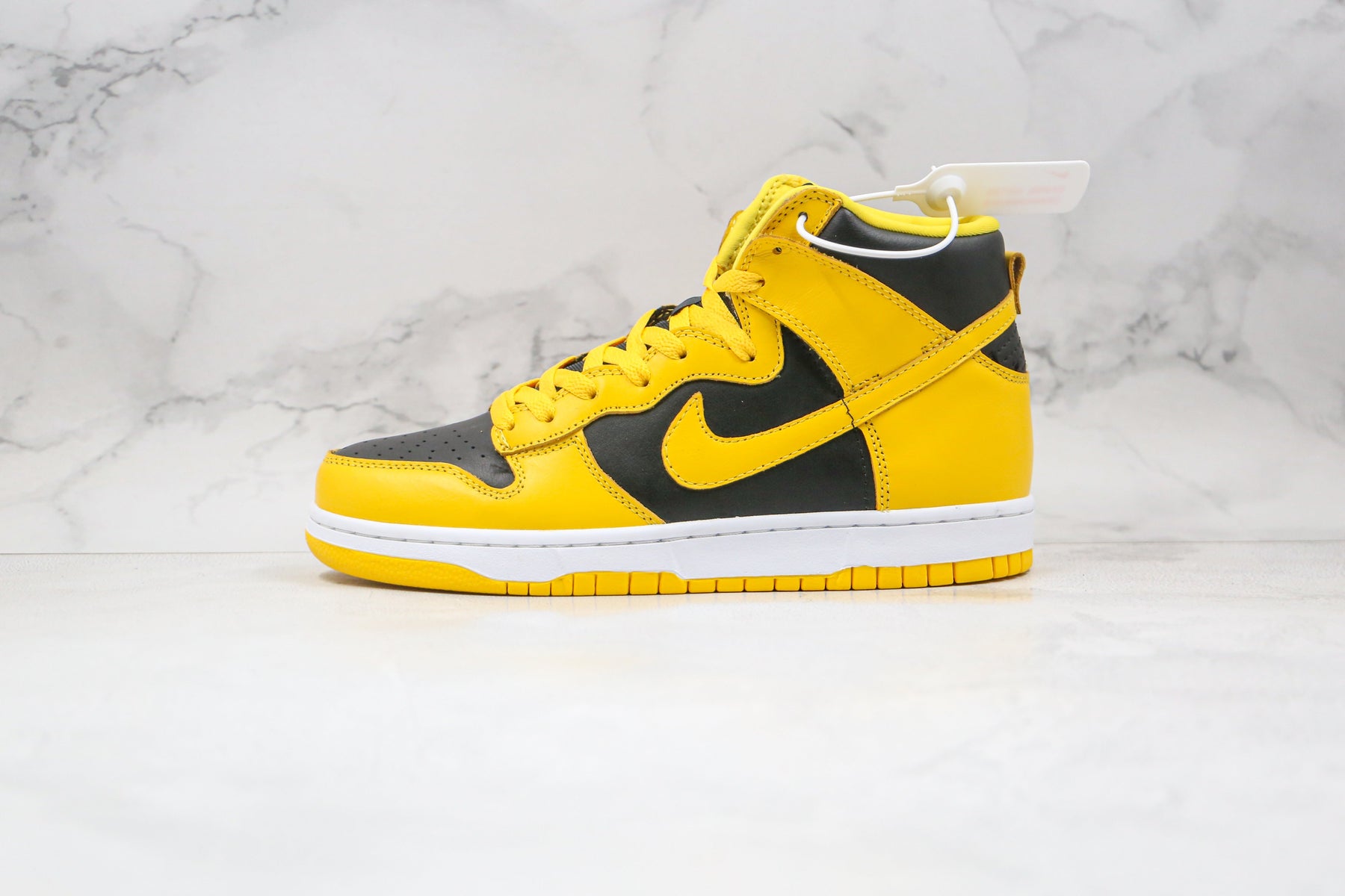 Nike Dunk High Varsity Maize