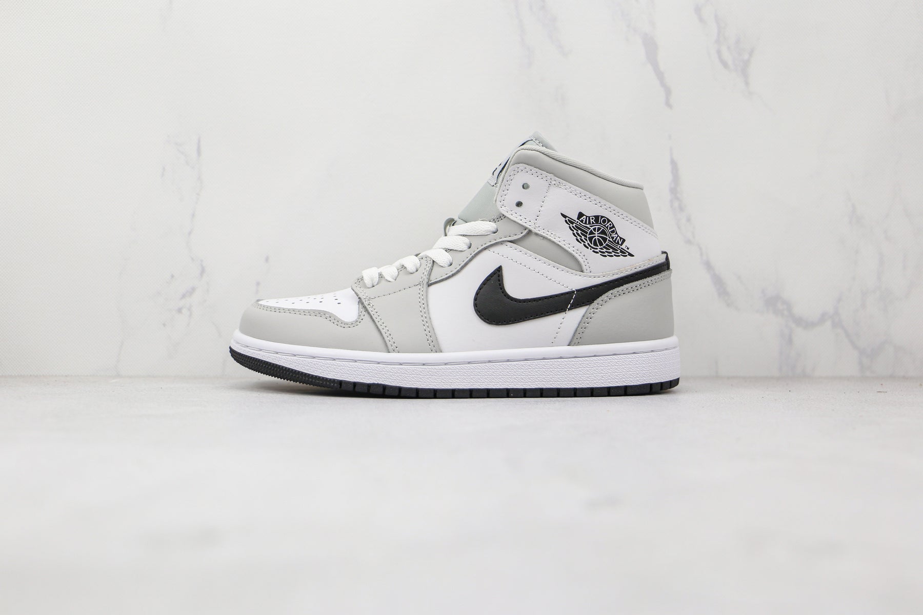 Jordan 1 Mid Light Smoke Grey